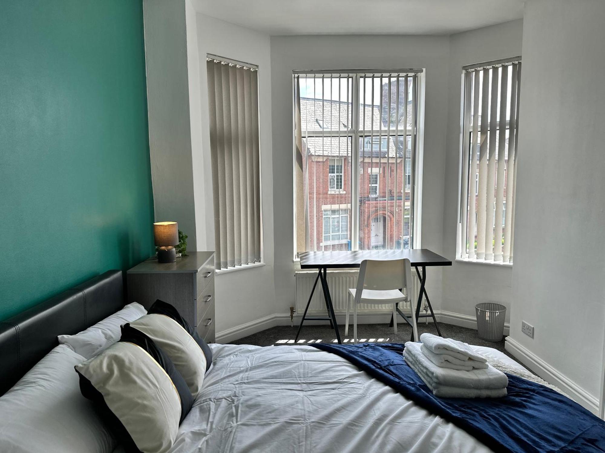 Daisybank Co-living - Private Self-cater * Manchester