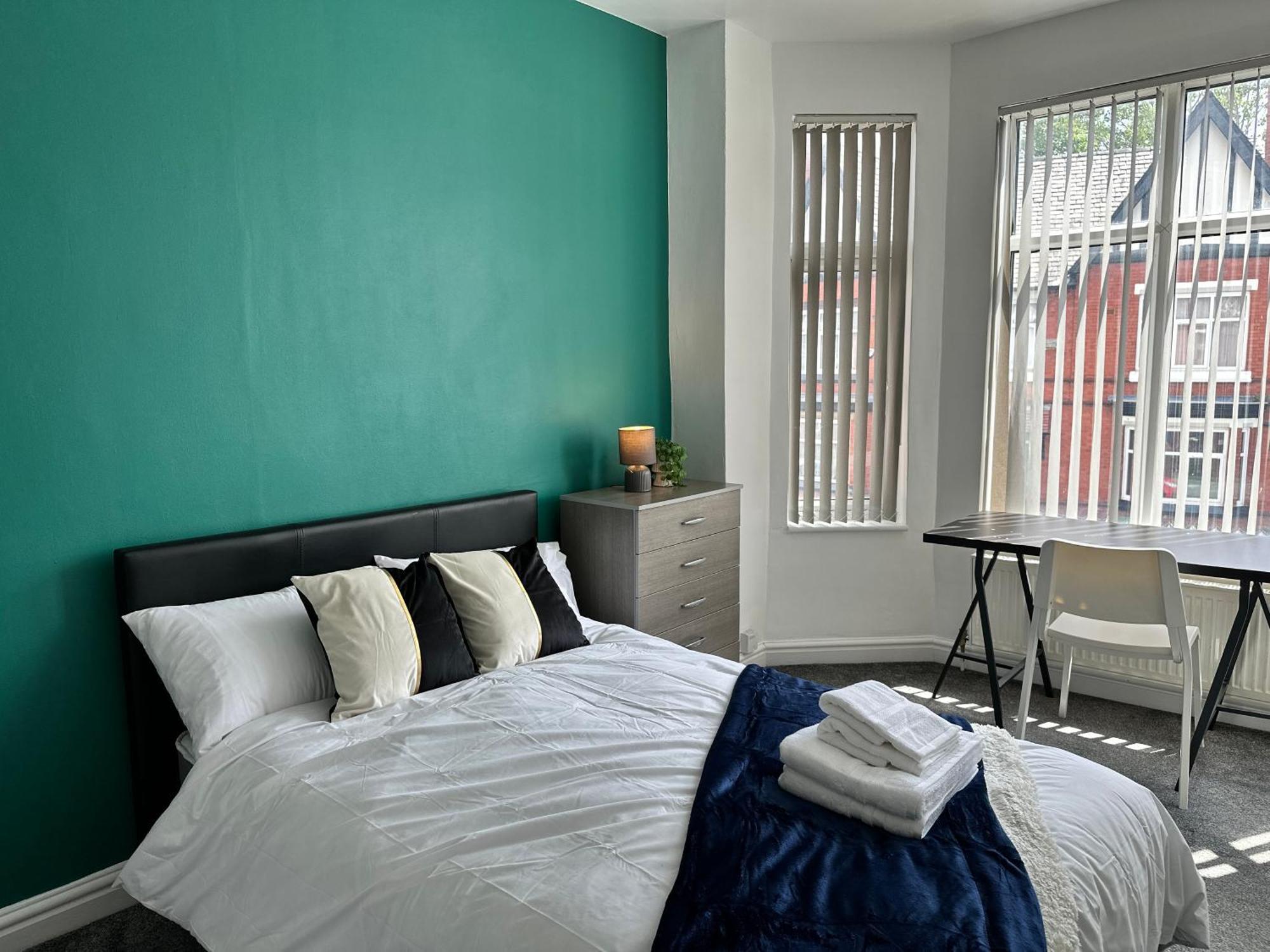 Daisybank Co-living - Private Self-cater * Manchester